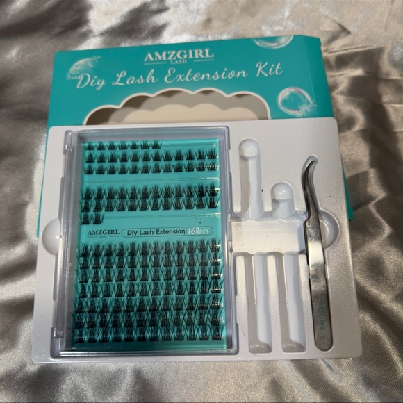 Lash Clusters for Lash Extension - Picture 2 of 3